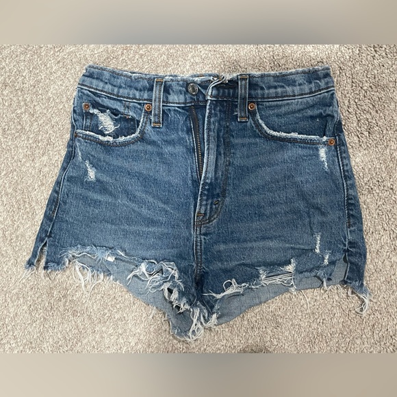 Abercrombie High Rise Mom Short - Picture 1 of 2